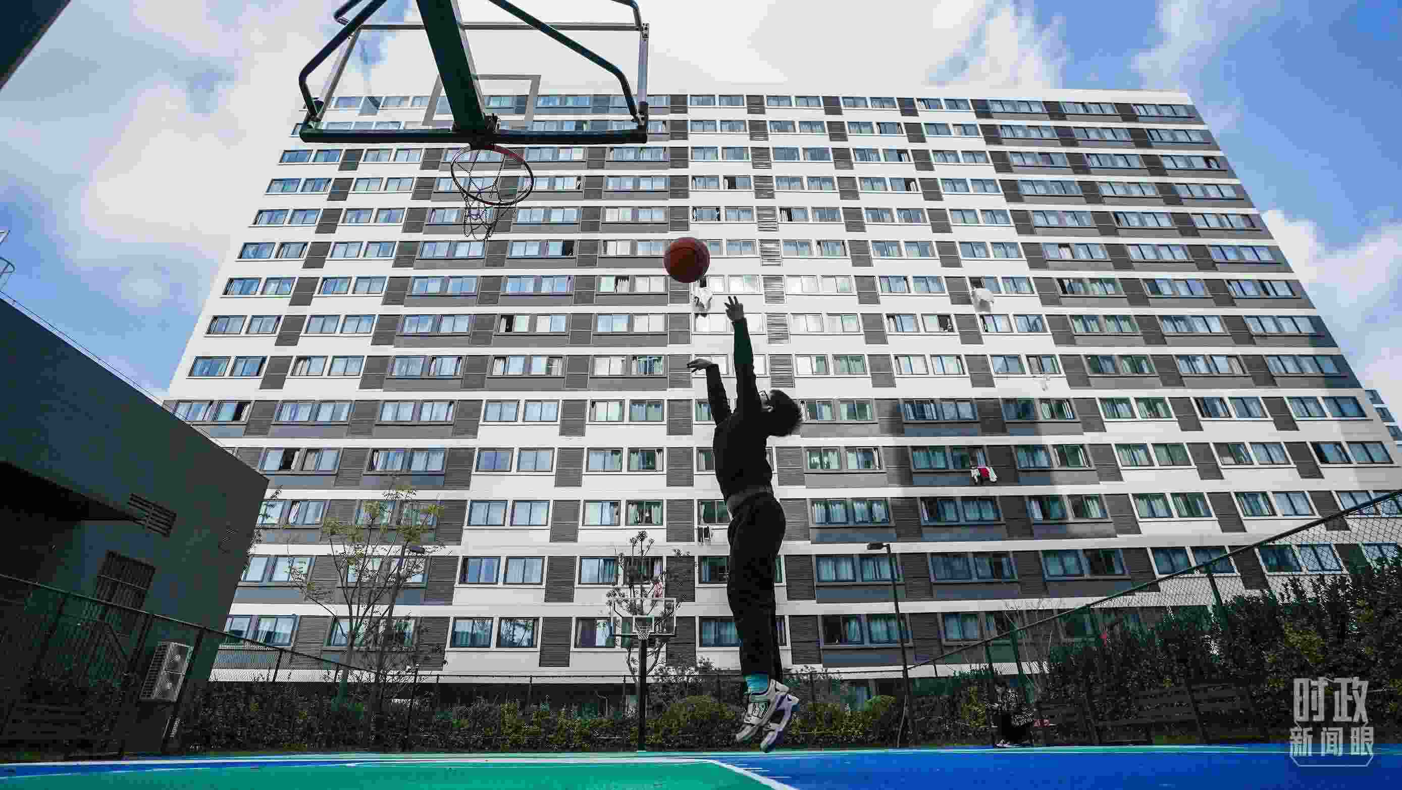 △上海市閔行區(qū)新時代城市建設(shè)者管理者之家。（總臺國廣記者李晉拍攝）