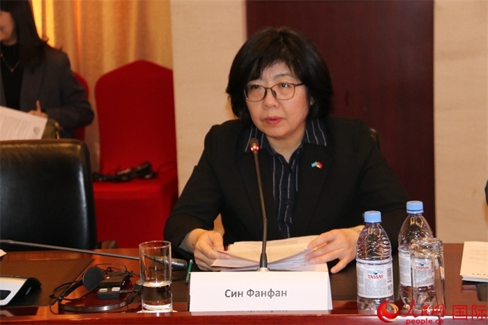 中國駐哈薩克斯坦大使館公使銜參贊邢芳芳致辭。人民網(wǎng)記者 李強攝