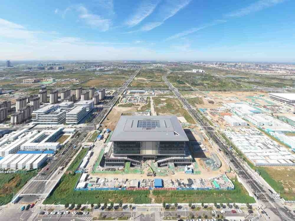 這是雄安新區(qū)大學(xué)園圖書館（2023年10月1日攝，無人機(jī)照片）。新華社記者 朱旭東 攝