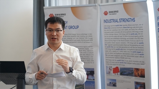 龍?jiān)垂敬戆l(fā)言致辭。 人民網(wǎng) 張茜攝