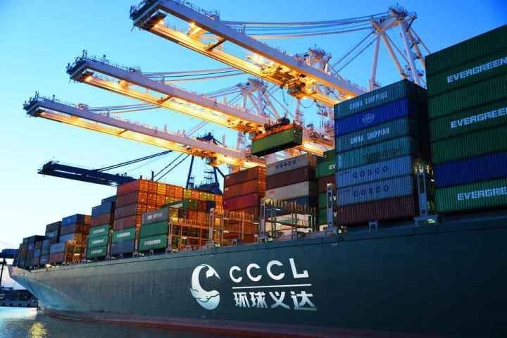 義烏商城集團(tuán)打造的國(guó)際物流平臺(tái)“環(huán)球義達(dá)”，為外貿(mào)企業(yè)提供各類(lèi)物流資源信息。義烏市委宣傳部供圖