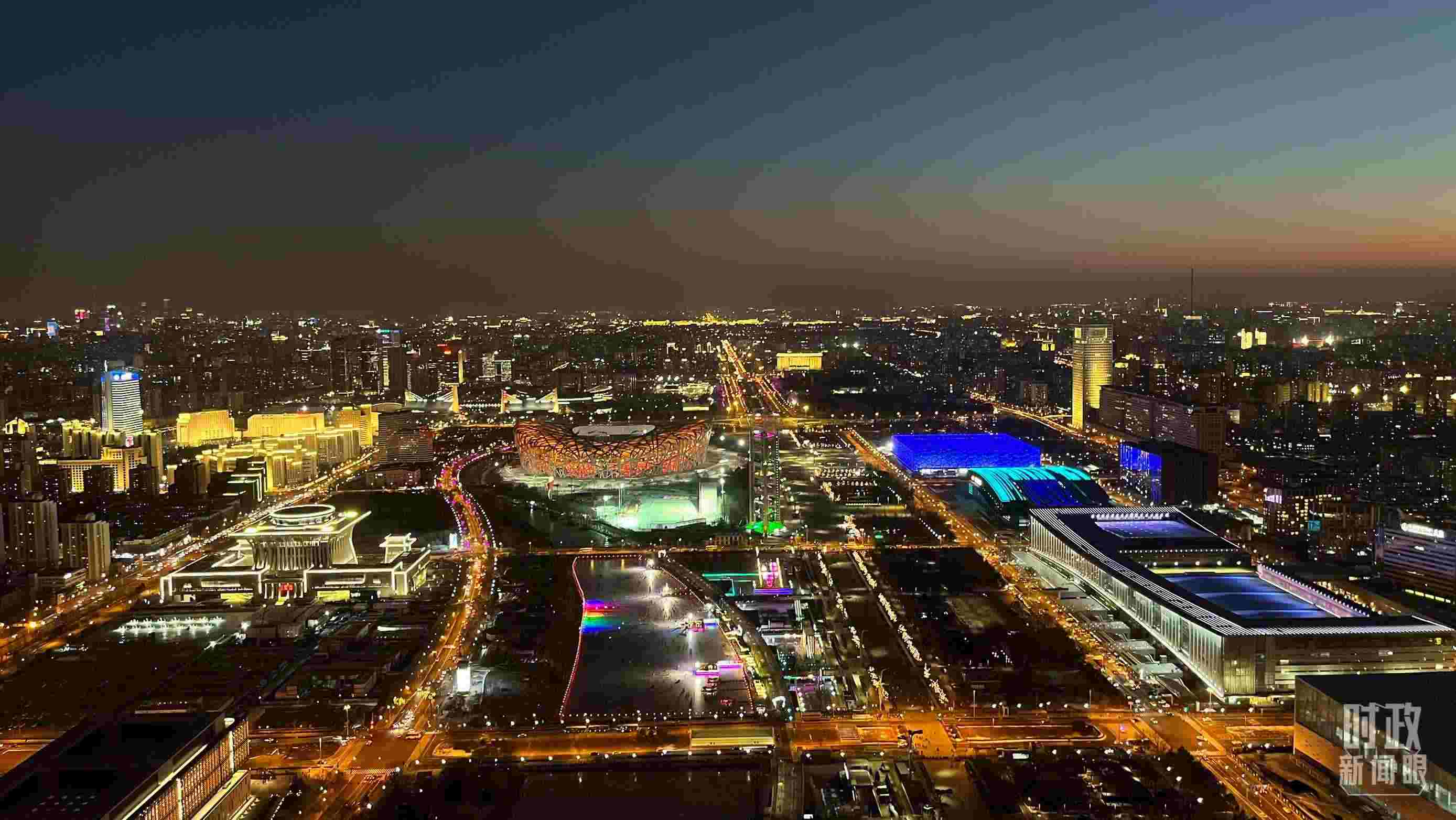 △2023年12月31日，從北京奧林匹克塔俯拍北京城區(qū)。（總臺央視記者金雨秋拍攝）