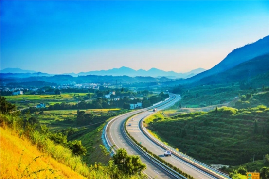 農(nóng)村公路讓老百姓出行變得更便捷。受訪方供圖