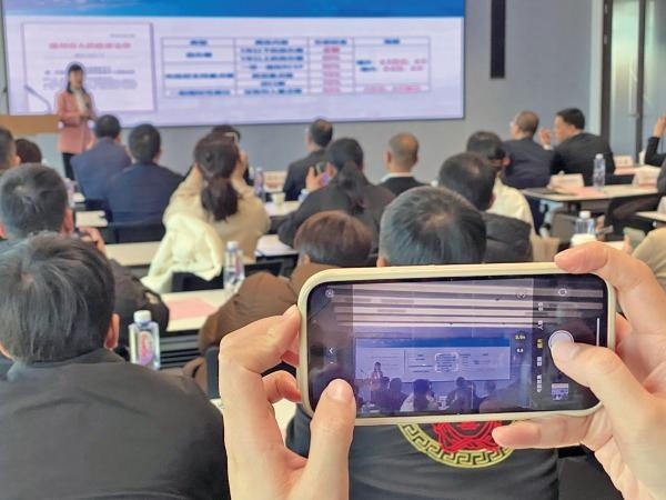 1月2日，“百團(tuán)千企出海拓市場增訂單”行動啟動。蔣文廣 攝