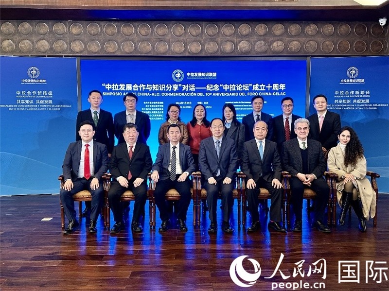 與會嘉賓合影留念。人民網(wǎng)記者 周雨攝