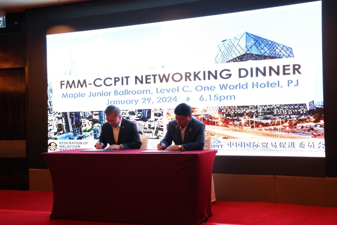 1月29日，中國貿(mào)促會(huì)與馬來西亞制造商聯(lián)合會(huì)簽約儀式在馬來西亞雪蘭莪州舉行。人民網(wǎng)記者 楊一攝