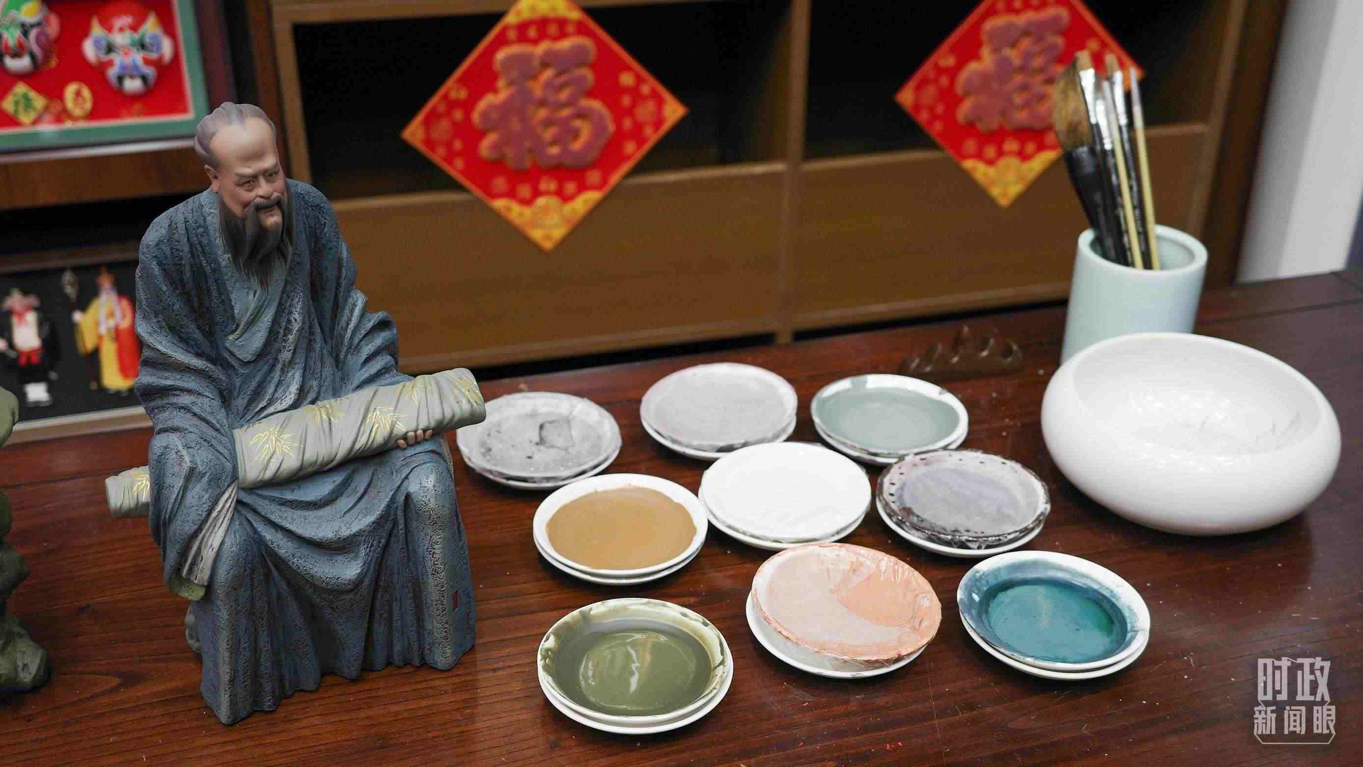 △天津古文化街，泥人張店鋪的上色顏料展示。（總臺央視記者覃思拍攝）
