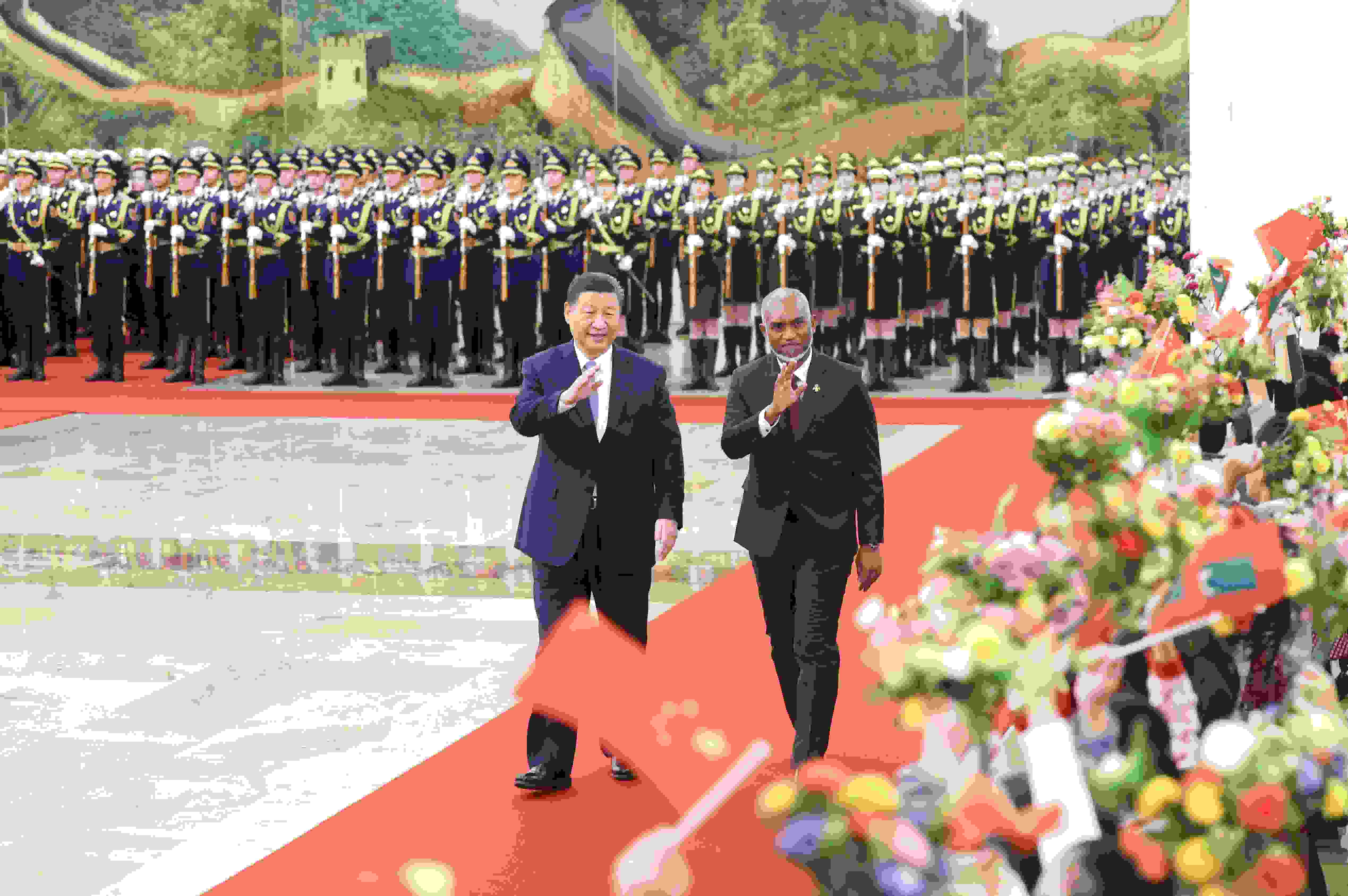 △2024年1月10日下午，國家主席習近平在北京人民大會堂同來華進行國事訪問的馬爾代夫總統(tǒng)穆伊茲舉行會談。會談前，習近平主席在人民大會堂北大廳為穆伊茲總統(tǒng)舉行歡迎儀式。