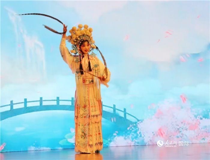 四川省成都市川劇研究院帶來(lái)了精彩的川劇演出。人民網(wǎng)記者 李志偉攝