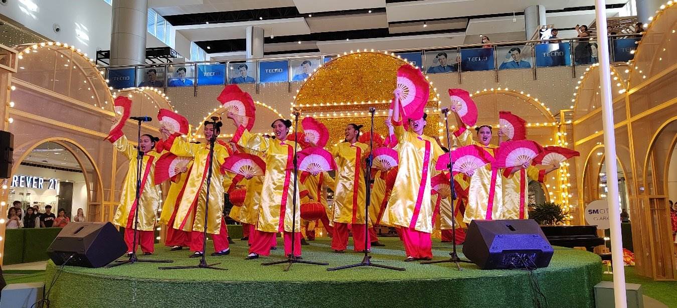 開幕式上活力四射的文藝節(jié)目引得觀眾陣陣喝彩。紅溪禮示大學孔子學院 供圖