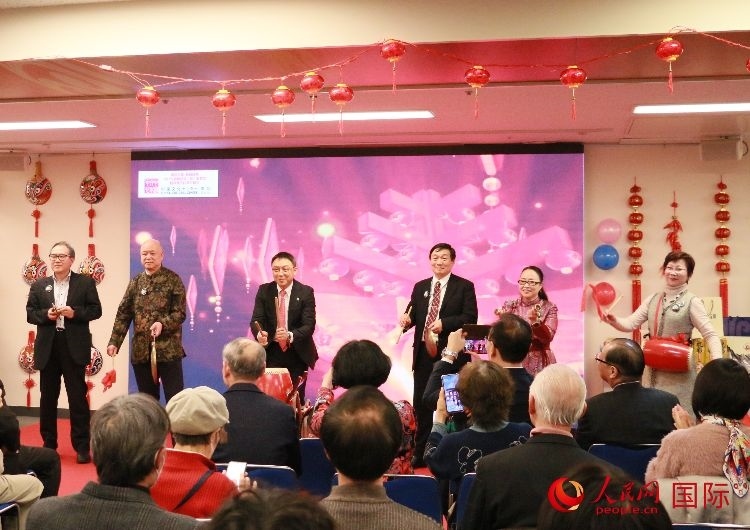 打擊樂合奏《春節(jié)序曲》。人民網(wǎng) 許可攝