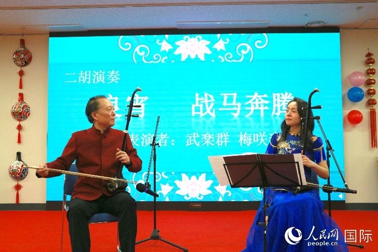 二胡合奏。人民網(wǎng) 許可攝