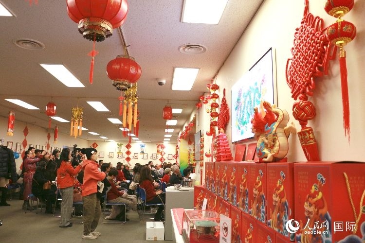 現(xiàn)場洋溢著濃郁的新春氛圍。人民網(wǎng) 許可攝