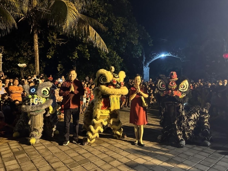 舞獅表演。巴陵康孔子學(xué)院供圖