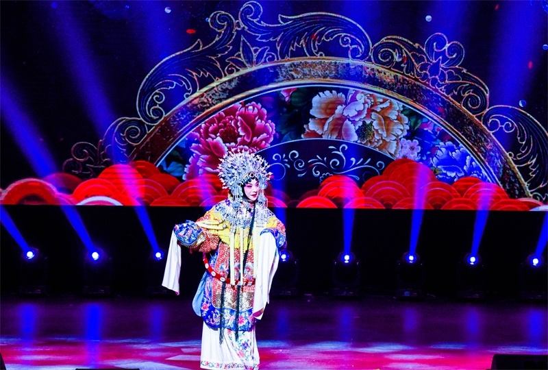 京劇梅派傳人胡文閣帶來(lái)《貴妃醉酒》。趙 靖攝