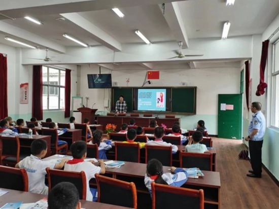 安全知識宣傳進(jìn)校園。將樂縣農(nóng)業(yè)農(nóng)村局供圖