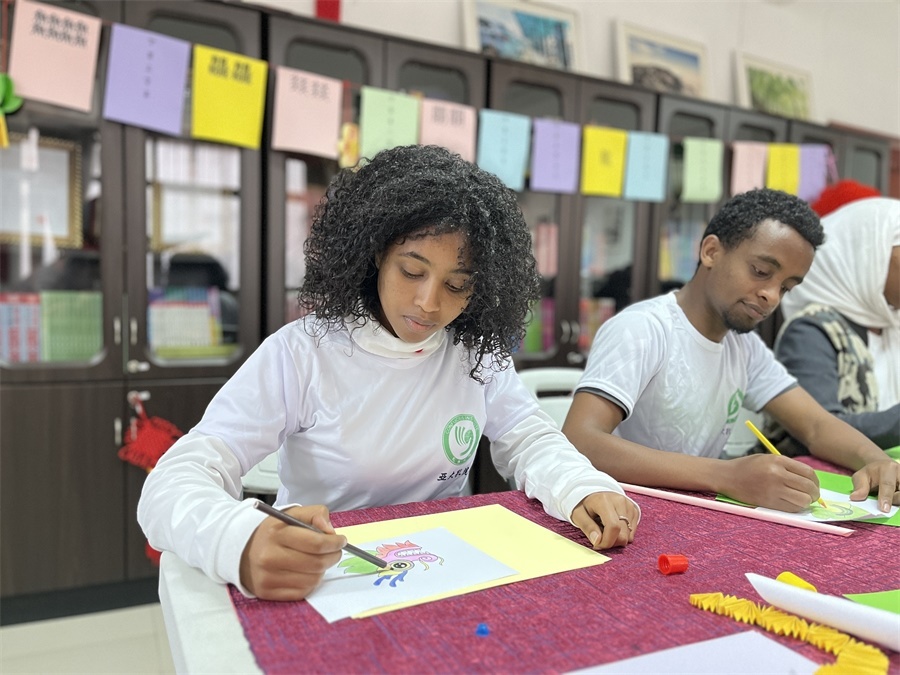 亞的斯亞貝巴大學孔子學院“網(wǎng)絡中國節(jié)·元宵”主題文化體驗活動現(xiàn)場。亞的斯亞貝巴大學孔子學院供圖