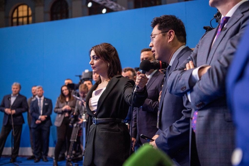 3月18日，在俄羅斯首都莫斯科，新華社記者向俄總統(tǒng)普京提問。新華社記者曹陽攝