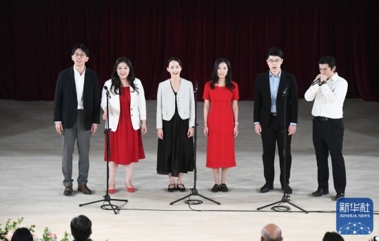 3月21日，國家開發(fā)銀行阿卡貝拉合唱團(tuán)在音樂會(huì)上演出。新華社記者 任超 攝