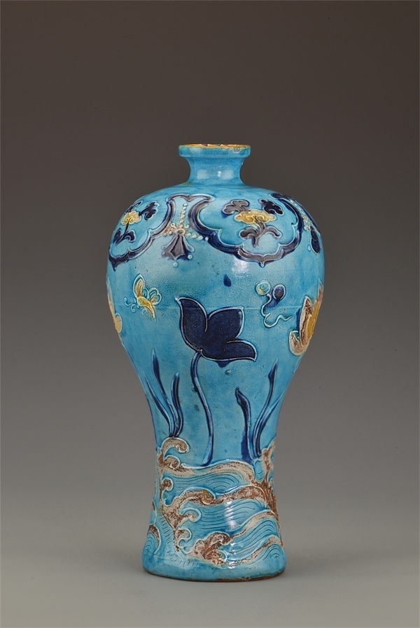 一號(hào)沉船出水的琺華彩蓮紋梅瓶。中國文物報(bào)社供圖