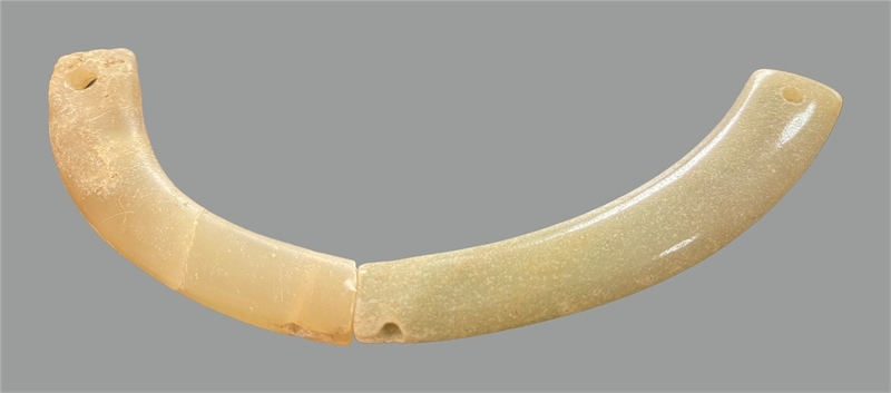 馬家浜文化晚期玉璜。中國(guó)文物報(bào)社供圖