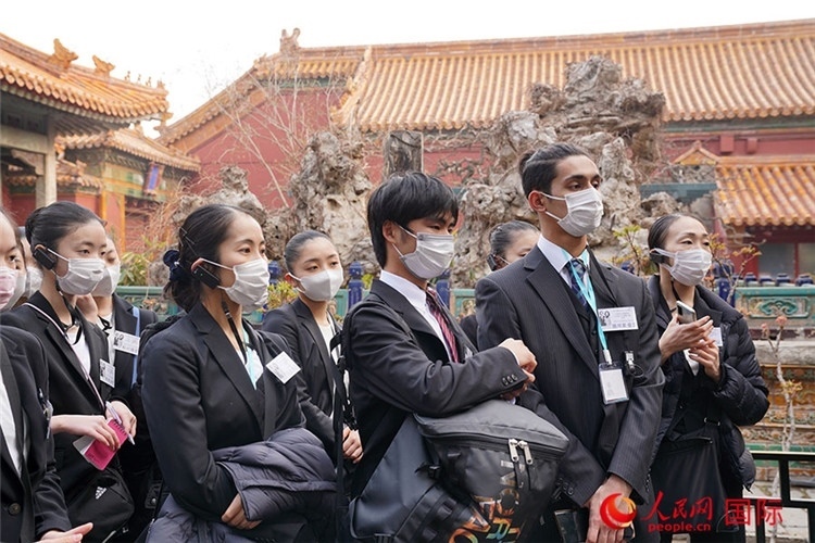松山芭蕾舞團(tuán)青年代表團(tuán)在故宮參觀。人民網(wǎng)記者 張麗婭攝