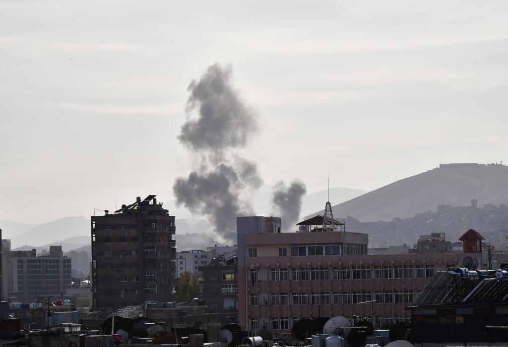 這是4月1日在敘利亞首都大馬士革拍攝的爆炸后升起的濃煙。新華社發(fā)（阿瑪爾攝）
