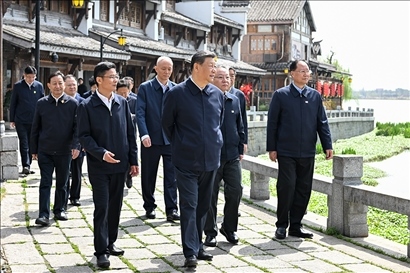 △2024年3月18日至21日，習近平總書記在湖南考察。這是19日上午，總書記在常德河街考察。