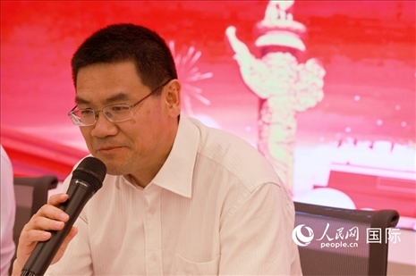 北京海外聯(lián)誼會(huì)會(huì)長(zhǎng)楊晉柏在座談會(huì)上致辭。人民網(wǎng)記者 陳海琪攝