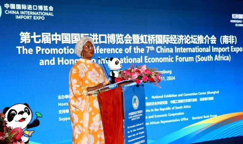 南非貿(mào)易、工業(yè)和競(jìng)爭(zhēng)部出口促進(jìn)司副總司長(zhǎng)馬塔博格致辭。（圖片來(lái)源：中國(guó)國(guó)際進(jìn)口博覽會(huì)官微）