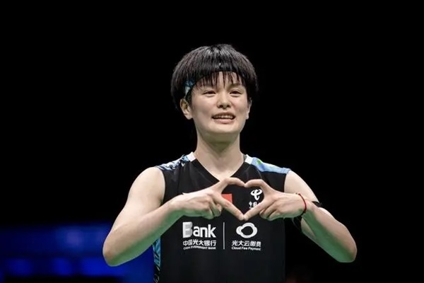 4月14日，王祉怡在奪冠后慶祝。新華社記者 江漢攝