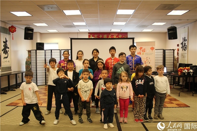 2、此次活動(dòng)是在美京中國(guó)文化中心舉辦的“中國(guó)城里品中國(guó)”系列文化活動(dòng)之一。 伊莎貝爾·羅德里格斯攝