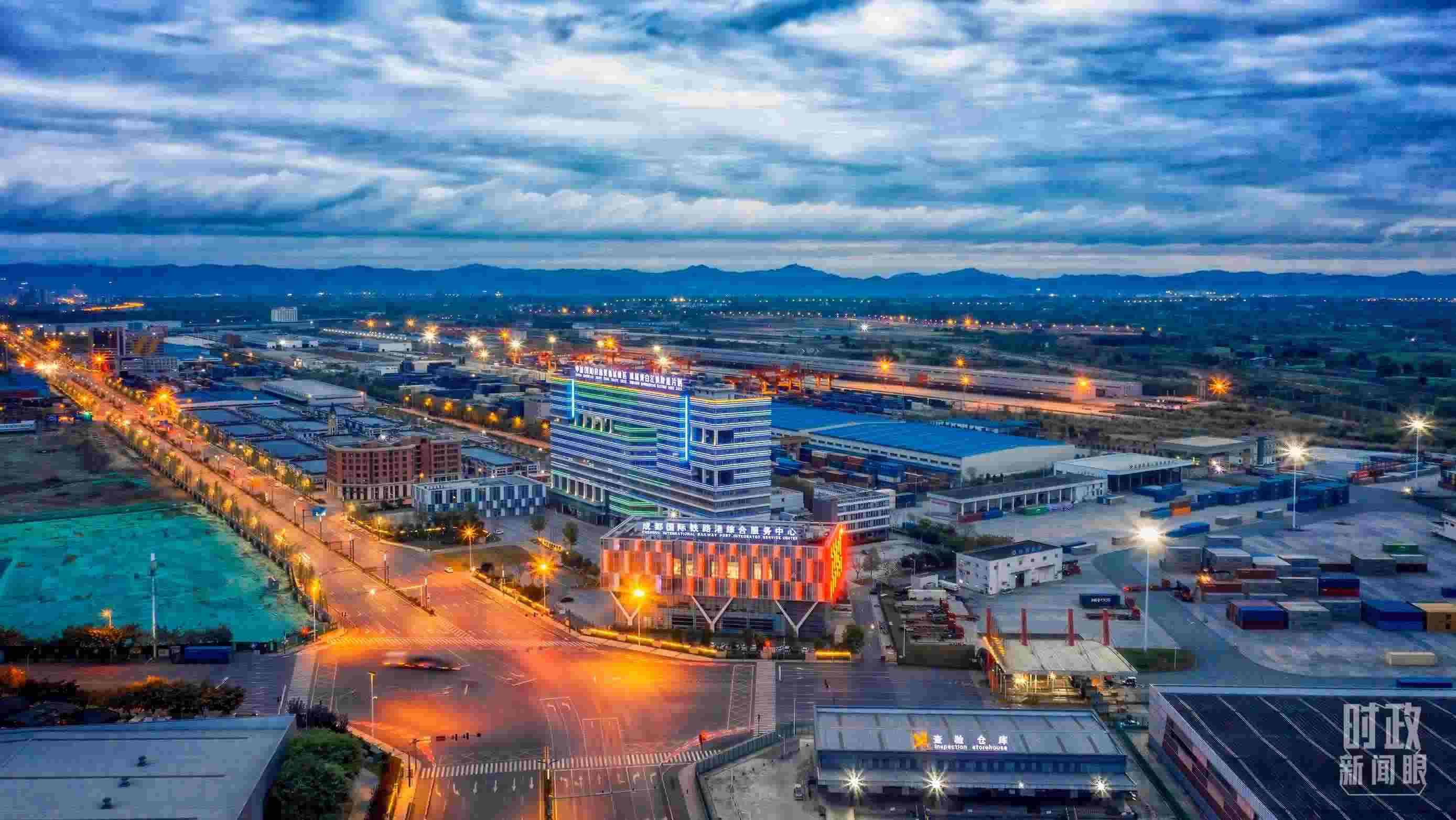 △成都國(guó)際鐵路港內(nèi)陸港口。（圖/視覺中國(guó)）