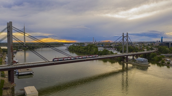 匈塞鐵路塞爾維亞境內(nèi)。中國(guó)鐵路國(guó)際有限公司供圖