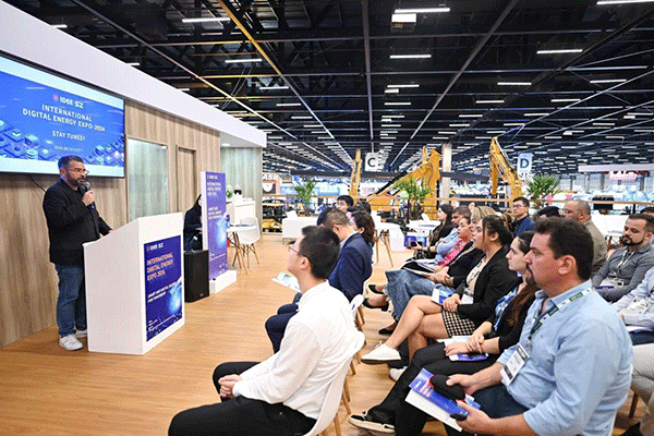 當(dāng)?shù)貢r(shí)間4月26日，深圳市發(fā)展和改革委員會在巴西圣保羅國際工程機(jī)械及礦山機(jī)械展上舉行專題推介會，介紹將于今年下半年在深圳市舉辦的2024國際數(shù)字能源展。 2024國際數(shù)字能源展組委會供圖