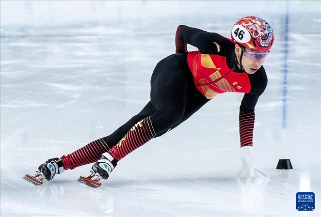 2024年2月18日，第十四屆全國(guó)冬季運(yùn)動(dòng)會(huì)短道速滑（公開組）男子1000米決賽，孫龍奪得冠軍，圖為吉林隊(duì)選手孫龍?jiān)诒荣愔小Ｐ氯A社記者 李博 攝