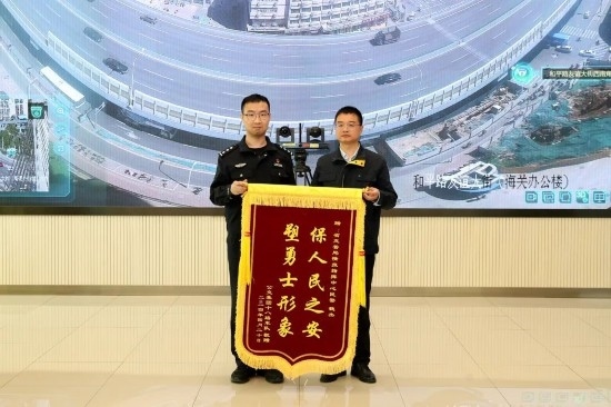 公交車上他一聲大吼！魏杰，好樣的！