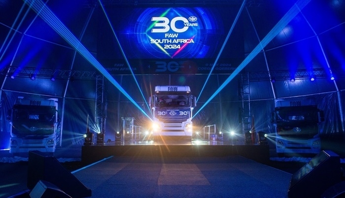 新一代旗艦車型JH6 550馬力牽引亮相。圖片來源：一汽解放