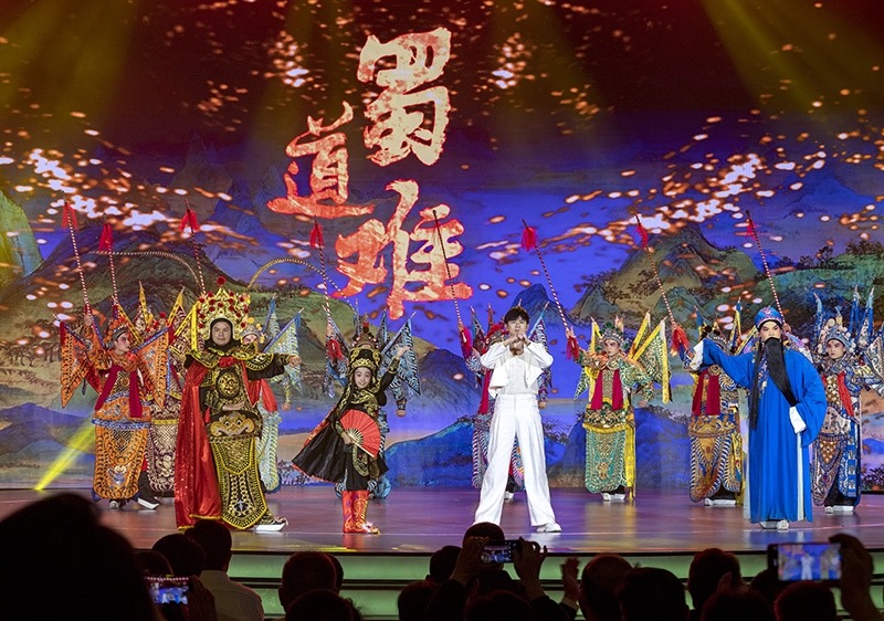 2023年10月13日，成都，“把青春華章寫在祖國(guó)大地上”大思政課網(wǎng)絡(luò)主題宣傳和互動(dòng)引導(dǎo)活動(dòng)在四川大學(xué)舉行。