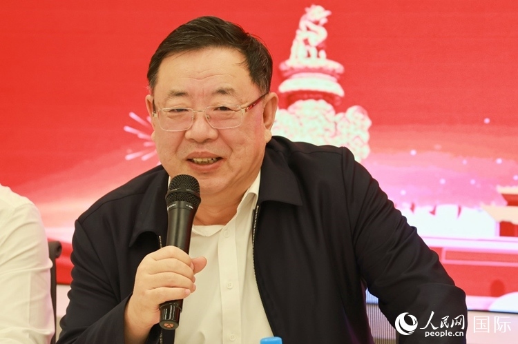 山東省泰安市委書記、市人大常委會主任楊洪濤在座談會上致辭。人民網(wǎng)記者 陳海琪攝