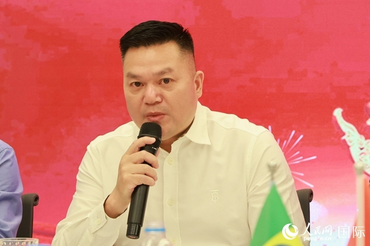 巴西和統(tǒng)會會長張小春在座談會上致辭。人民網(wǎng)記者 陳海琪攝