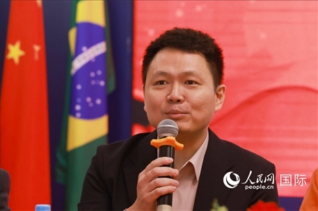 中國駐里約熱內(nèi)盧總領(lǐng)館副總領(lǐng)事王尉育在座談會上致辭。人民網(wǎng)記者 陳海琪攝