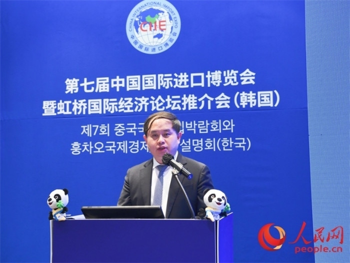 中國銀行首爾分行副行長褚?guī)h發(fā)言。人民網(wǎng) 程安康攝