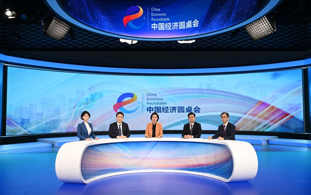 這是“中國經(jīng)濟(jì)圓桌會(huì)”錄制現(xiàn)場(chǎng)。新華社記者 金良快 攝