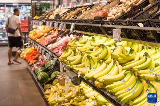 5月24日，顧客在德國柏林一家超市購物。新華社記者 任鵬飛 攝