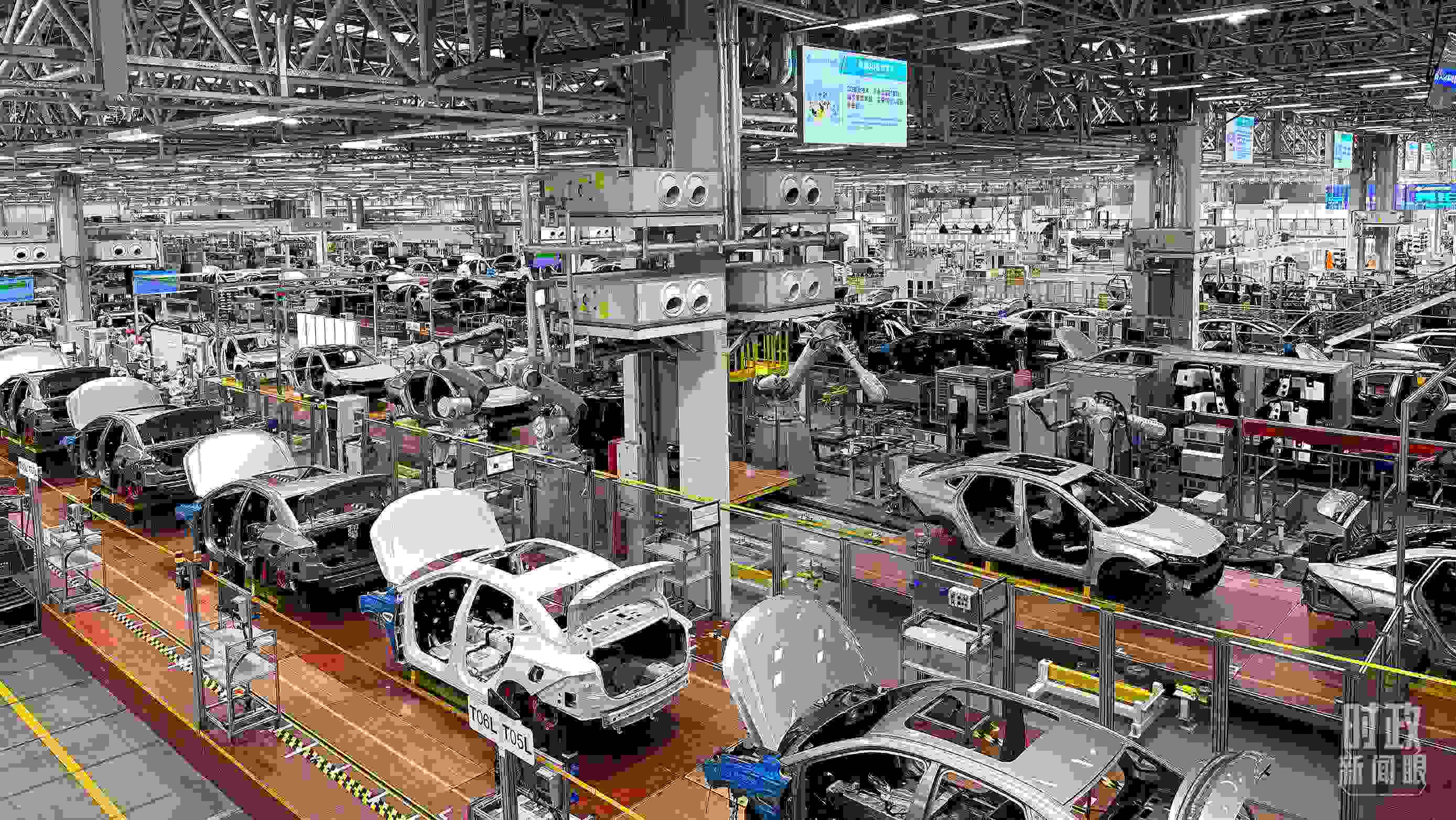 廣州廣汽埃安總裝車間智能生產(chǎn)線。2023年4月，習(xí)近平曾到這里考察。（總臺央視記者趙化拍攝）