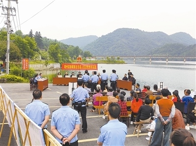 庭審現(xiàn)場。