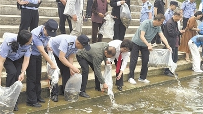 庭審后開展增殖放流。