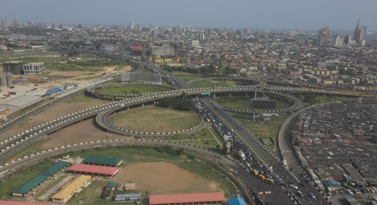 新修復(fù)的尼日利亞拉各斯三號(hào)橋鳥瞰圖。中國(guó)土木尼日利亞有限公司供圖