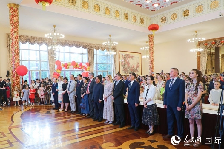 中國駐俄羅斯使館“六·一”兒童節(jié)大型招待會活動現(xiàn)場。人民網(wǎng)記者 隋鑫攝